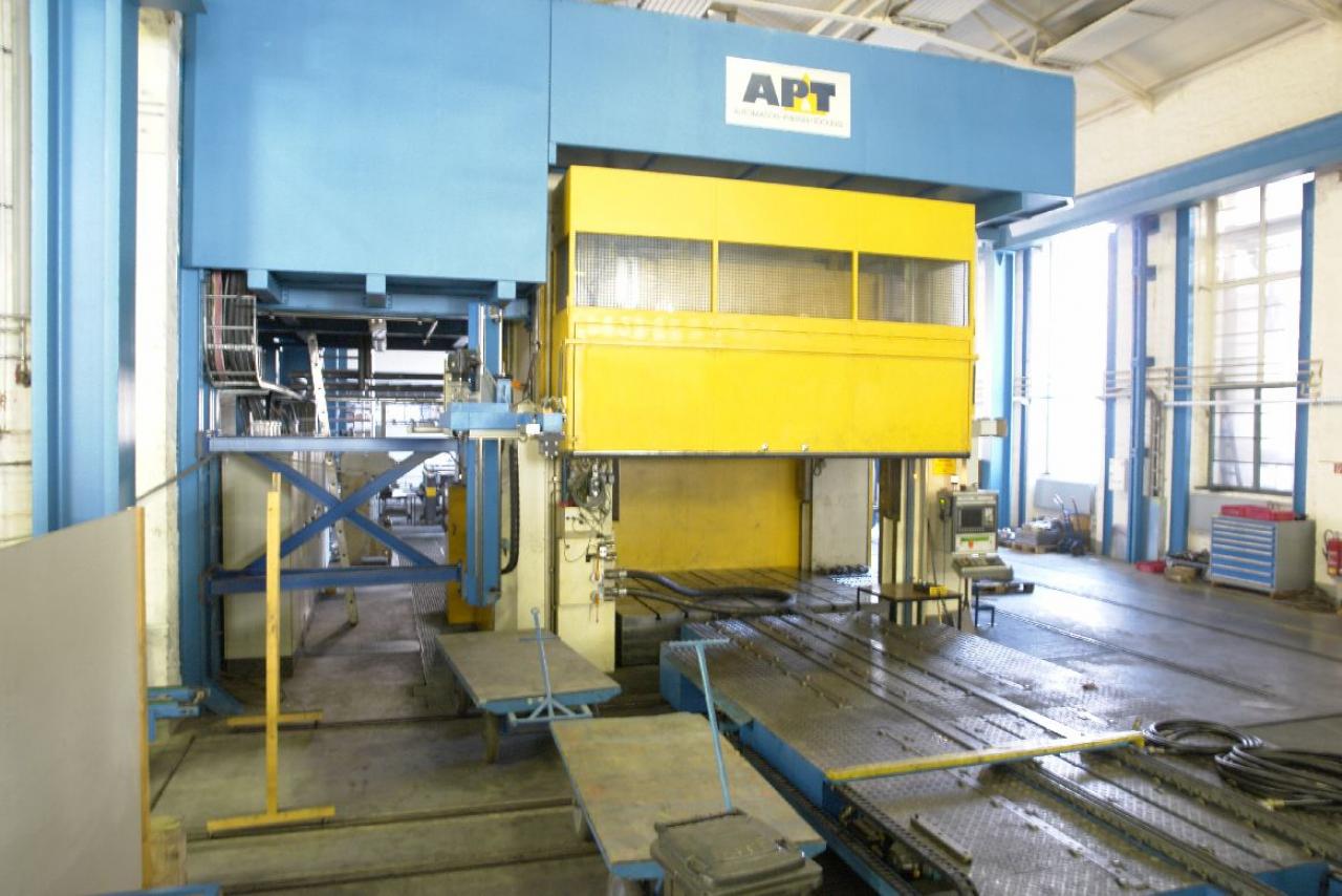 hydroforming press